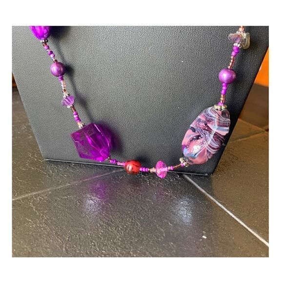 Vintage "Color Me Purple" Crystal and Cabochon Necklace set, in Silver, Unmarked - Picture 4 of 7